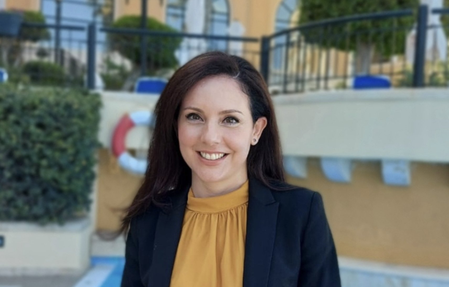 MEET   VICTORIA   DELIA