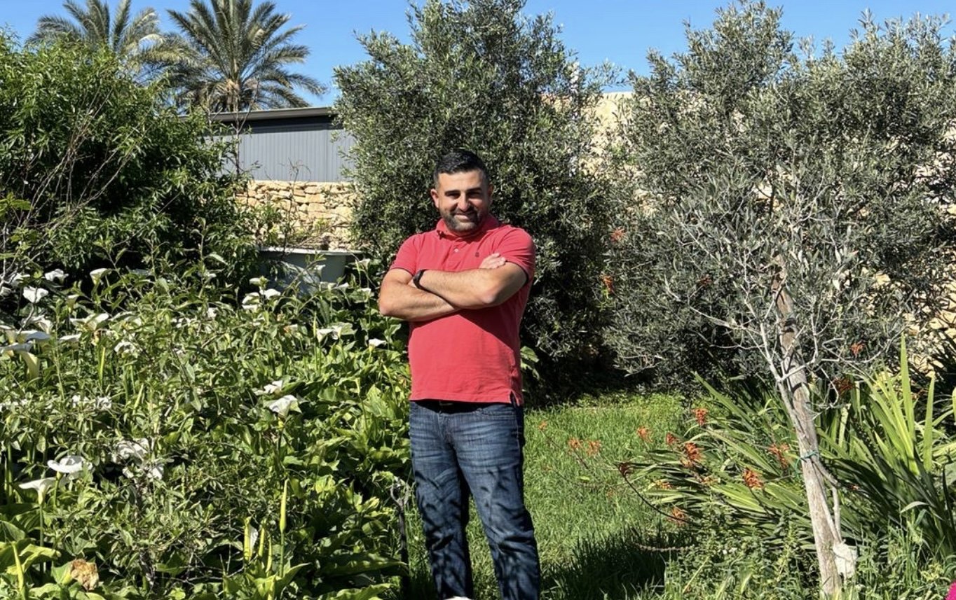 Living demanding and restful experiences. Godwin Fenech. 